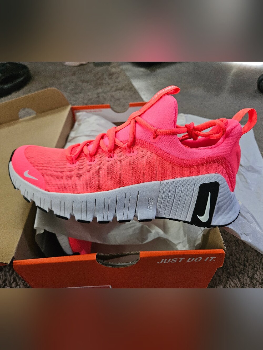 Nike Womens' Free Metcon 6 - Hot Pink/White